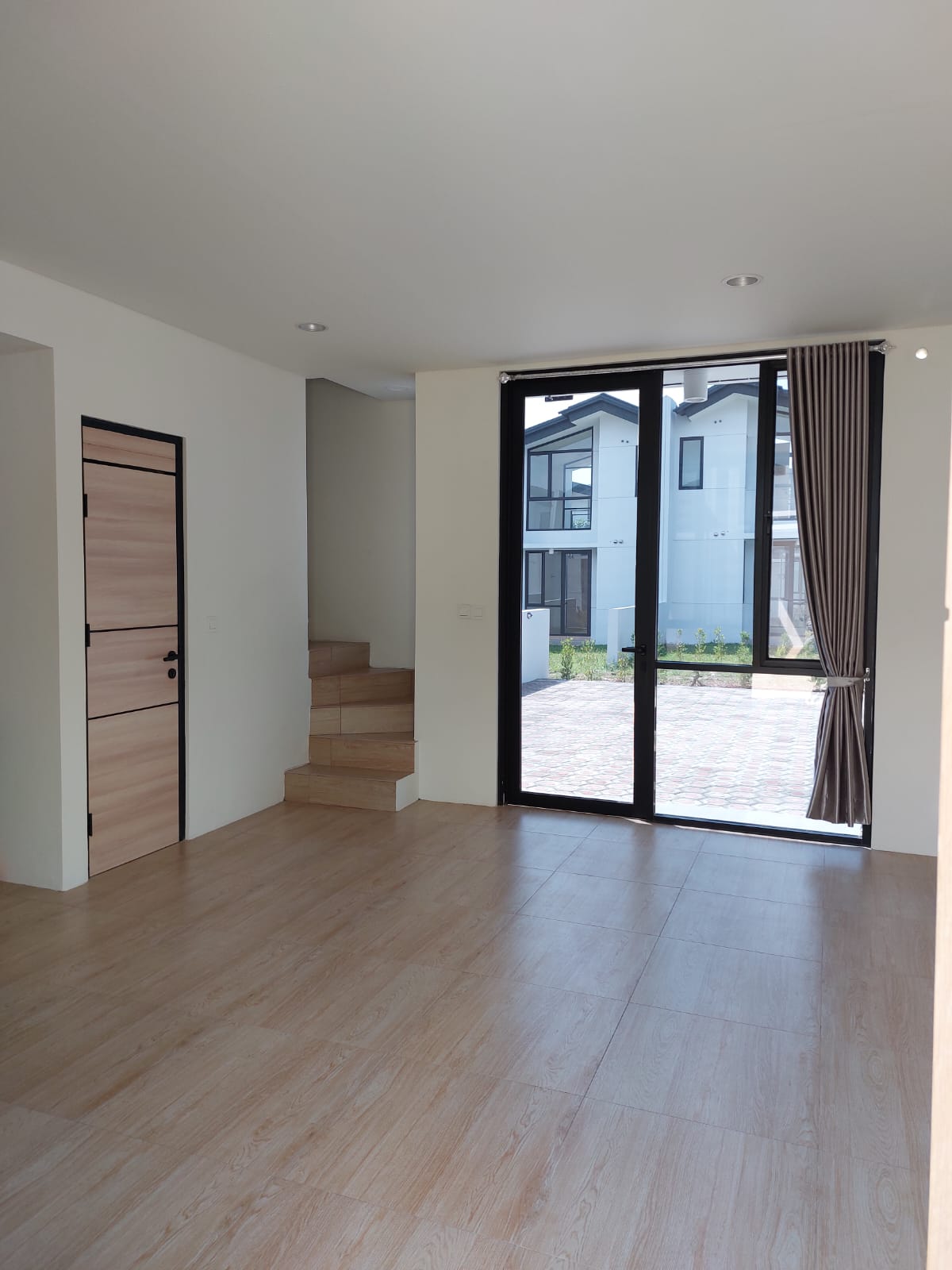 Rumah Disewakan di Cluster Uptown Lippo Cikarang